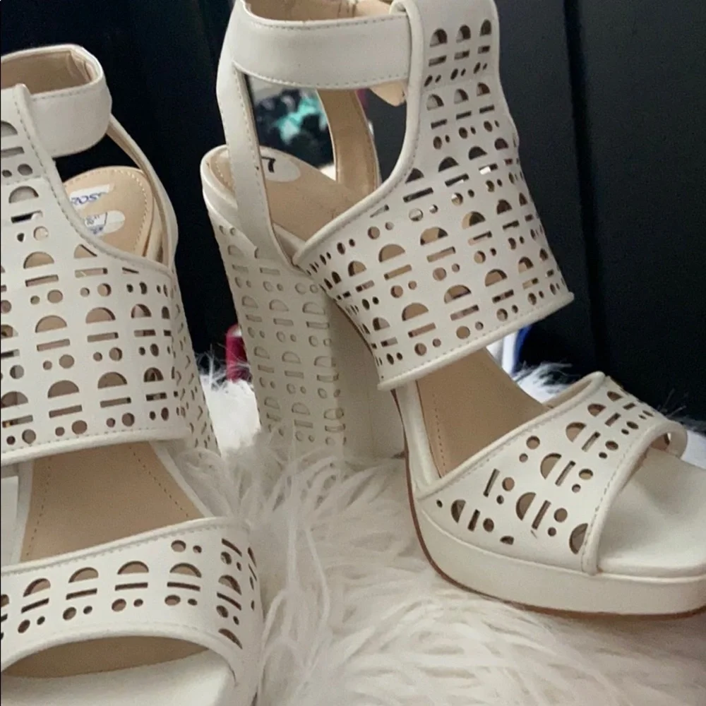 Heels - Picture 3 of 3